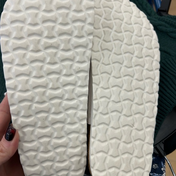 Elegant White Double Strap Sandals - Picture 6 of 6